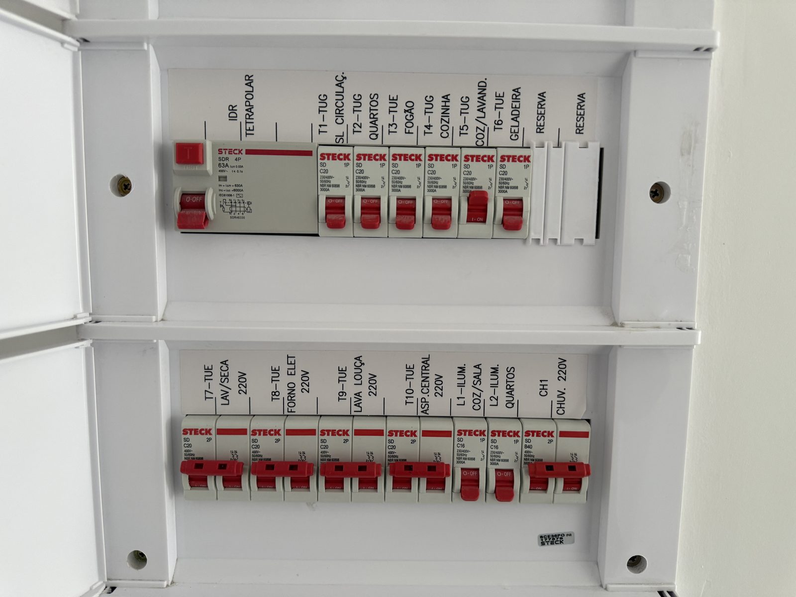 Quadro elétrico inspecionado durante vistoria de recebimento de apartamento novo
